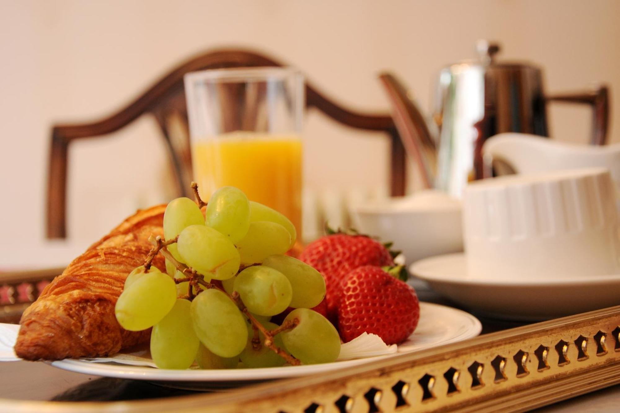 Cottesmore Bed And Breakfast Бушмілс Екстер'єр фото